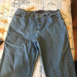 Gloria Vanderbilt size 16 short jeans